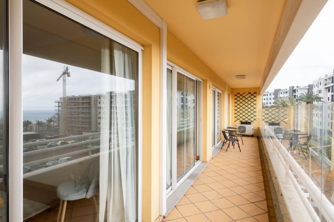 By The Sea II - Calmo Com Piscina E Vista Mar. Apartment ฟุงชาล ภายนอก รูปภาพ